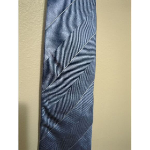 Banana Republic Mens Blue NeckTie 100% Silk Made in Italy Geometric Pattern - Picture 2 of 6